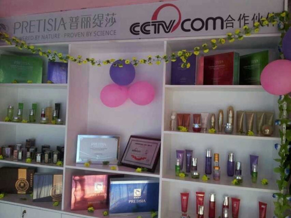 嘿嘿连载黄色展示柜