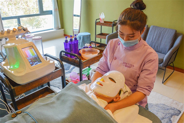 开美容院赚钱吗？开美容院一个月/年能赚多少钱